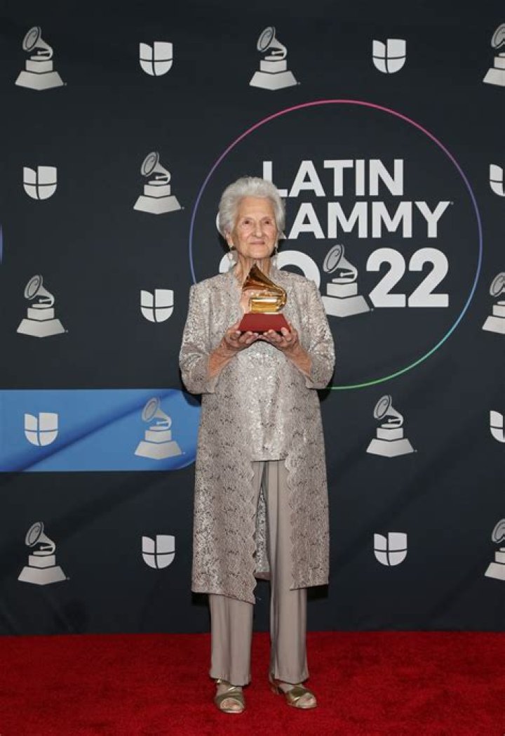 &Aacute;ngela &Aacute;lvarez, a los 95 a&ntilde;os llega a los Grammy