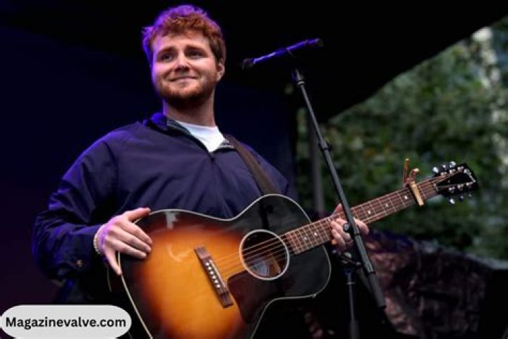 Alex Hall Wiki, Bio, Age, Height, Net Worth, Husband, Parents, Dating