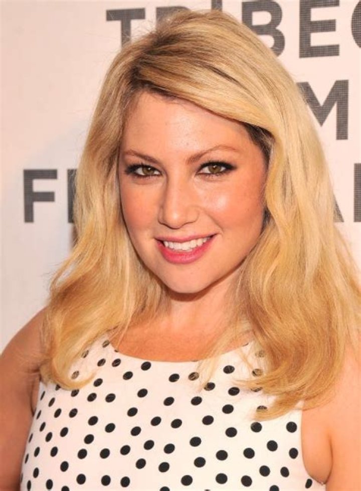 Ari Graynor Biography, Height & Life Story Super Stars Bio