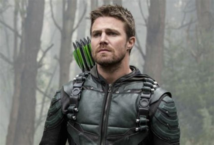 Arrow star Stephen Amell reveals wife Cassandra Jean is pregnant