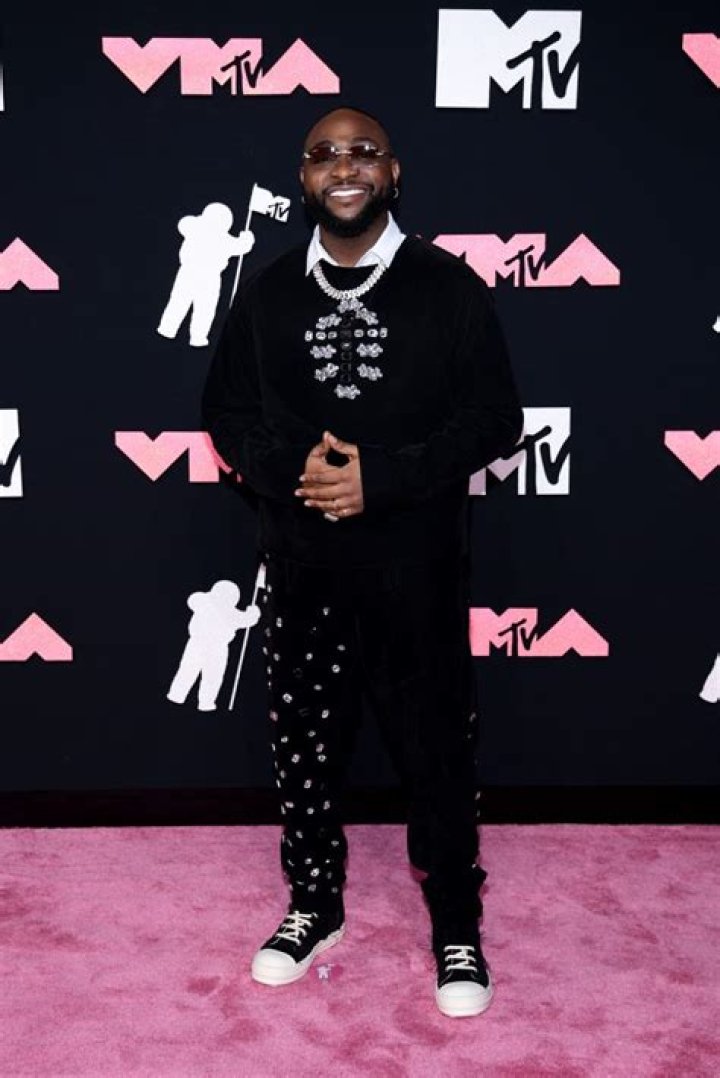 Davido Height How Tall Is The AmericanBorn Nigerian Singer? » YTC