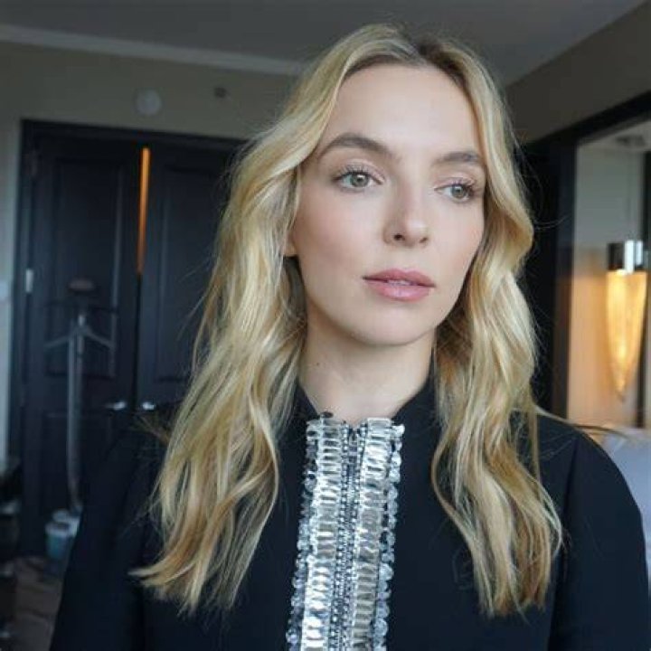 Dazzling Jodie Comer on Twitter "📸 Jodie Comer attends the 76th