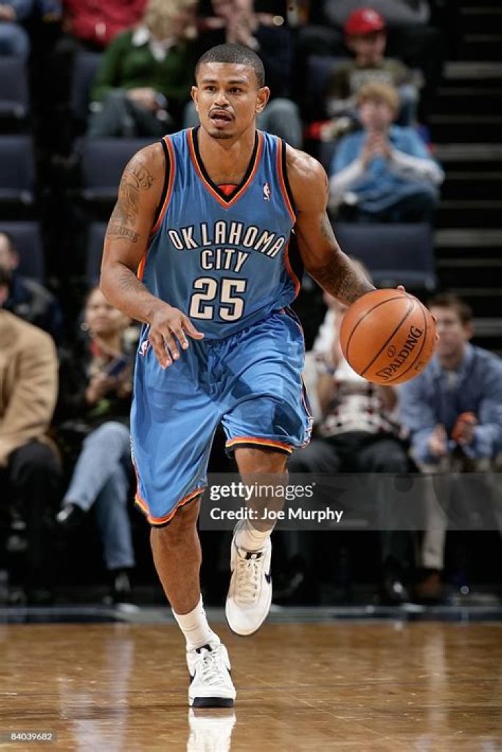 Earl Watson in Oklahoma City Thunder v Los Angeles Lakers Zimbio