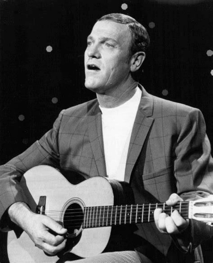 Eddy Arnold Net Worth & Biography 2022 Stunning Facts You Need To Know
