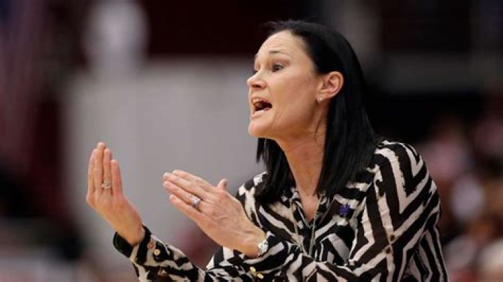 Jennifer Azzi comes out as gay, announces marriage to her USF assistant