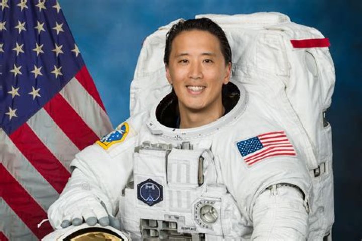 Jonny Kim's wife, biography, children, parents, occupation, profile