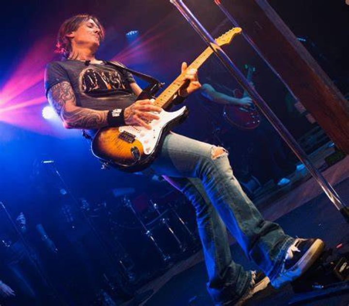 Keith Urban Recalls One of His Biggest Concert Failures
