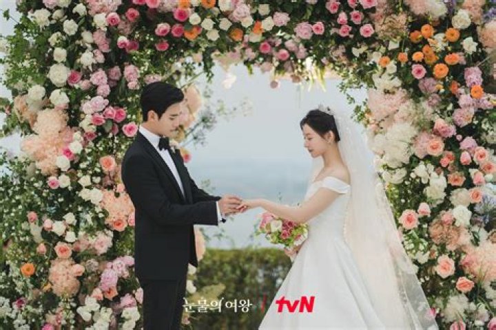 Kim Ji Won & Kim Soo Hyun Confirmed To Play as Married Couple in ‘Queen
