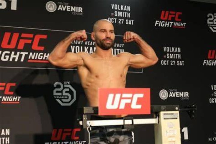 Lobov returns money to Johnson for the extra weight RingSide24