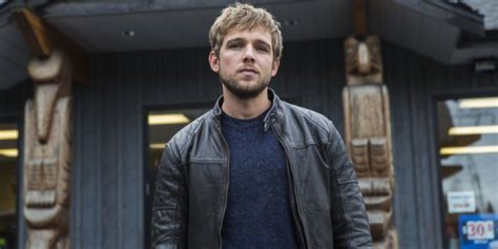 Max Thieriot Bates Motel Cast A&E