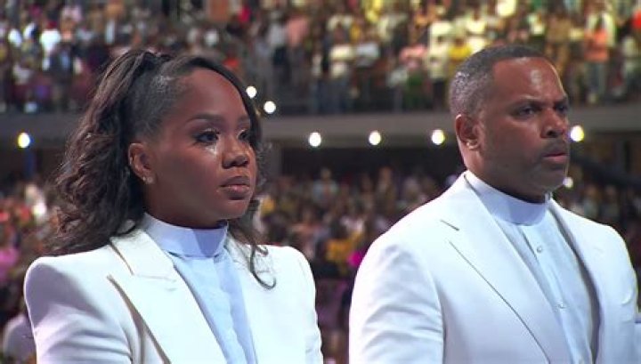 Megachurch preacher, T. D. Jakes embraces his Nigerian Igbo