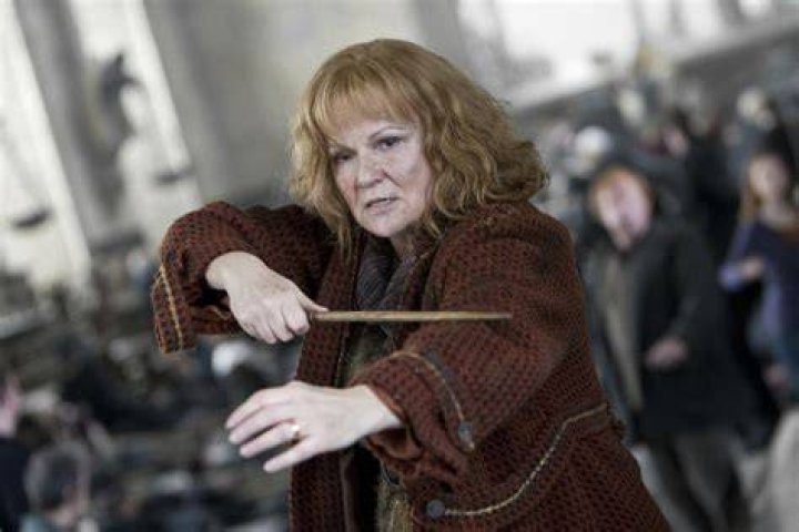 Molly Weasley ready to battle — Harry Potter Fan Zone