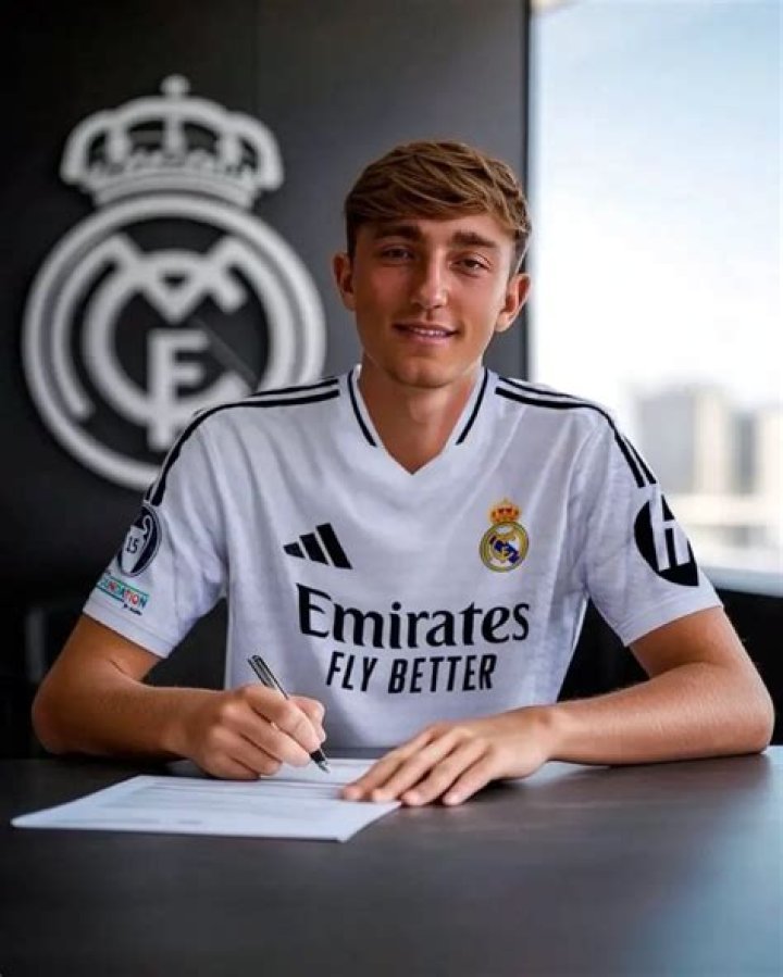 Real Madrid complete signing of Jude Bellingham from Dortmund on six