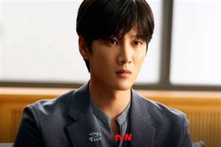 Shin Hye Sun Gets Interviewed By Ahn Bo Hyun In “See You In My 19th