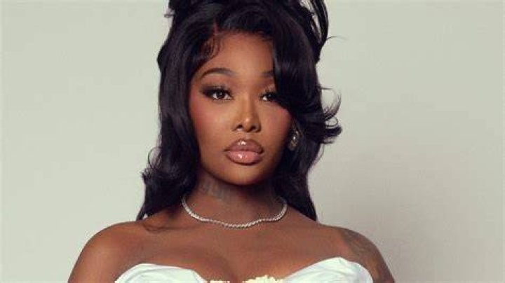 Summer Walker's Baby Daddy Larry responds To Split Announcement Urban Islandz