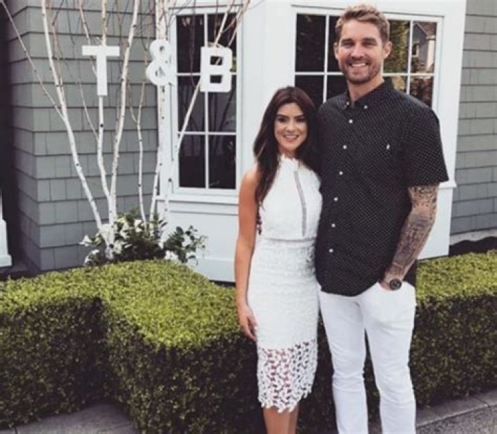 Taylor Mills Wiki (Brett Young's Wife), Age, Kids, Family, Net Worth, Bio