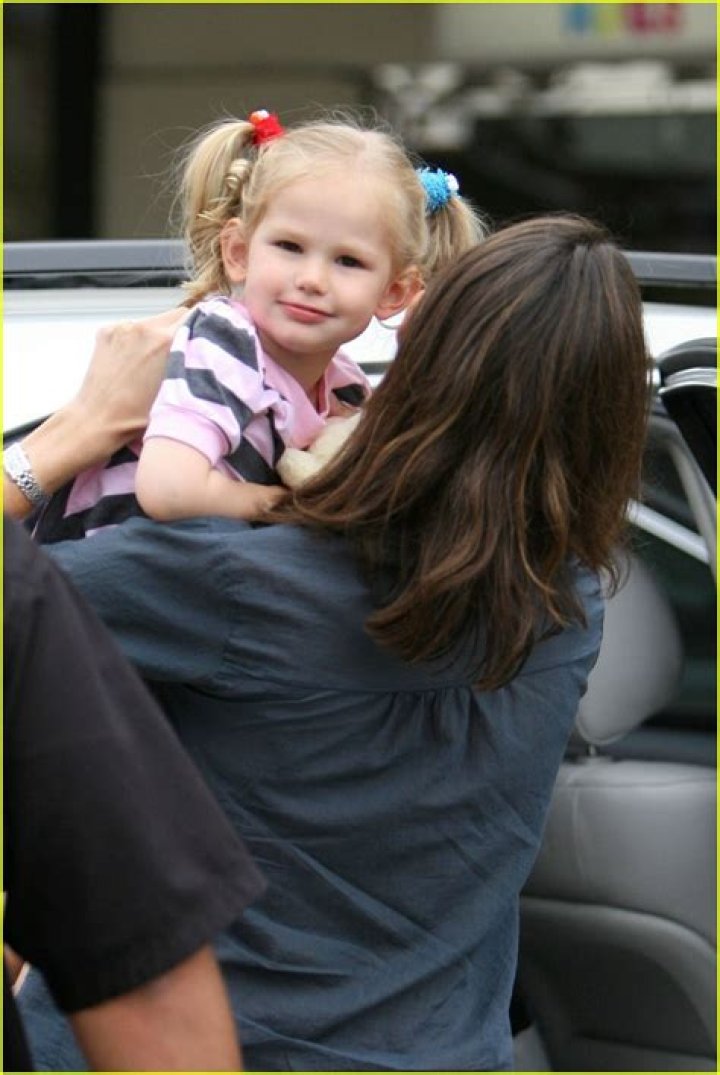 Violet Affleck Gives Giggles and Hugs Photo 1261111 Photos Just